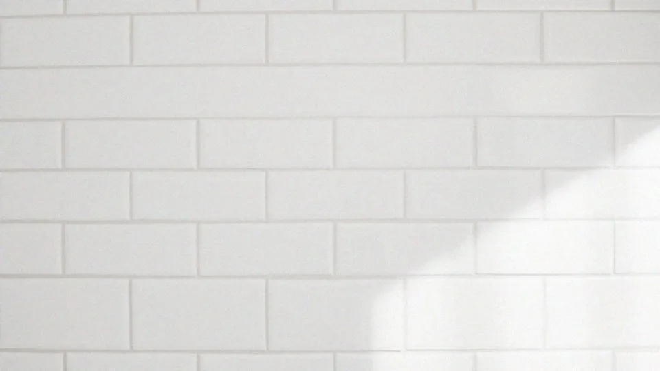 Co powoduje, że fuga do białych płytek jest kluczowym elementem estetyki?